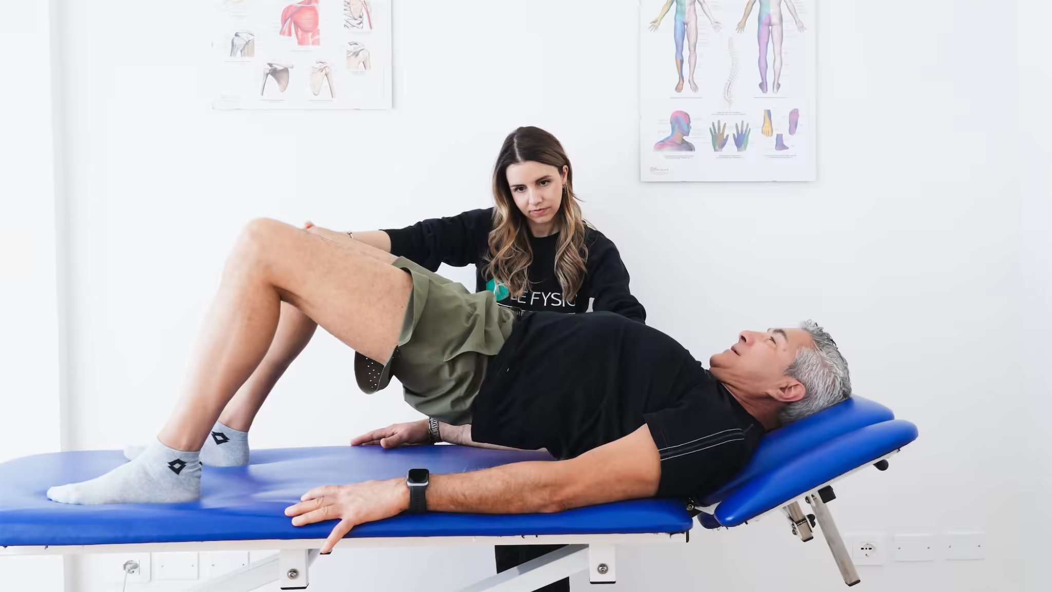 Therapeutic bridge exercise for the hip and pelvis at BeFysio Milan