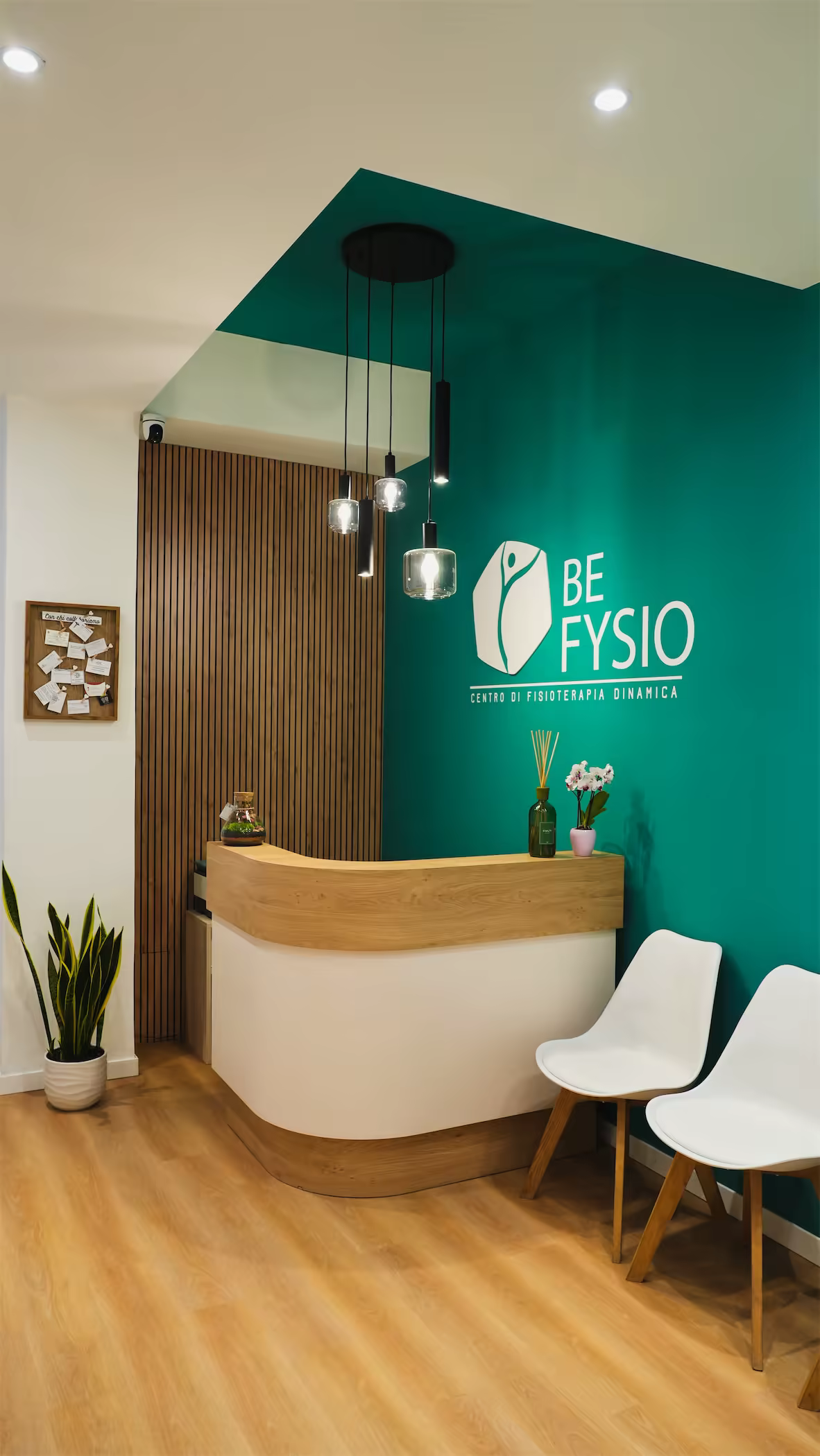 Reception e area accoglienza dello studio BeFysio in Via Ausonio 26